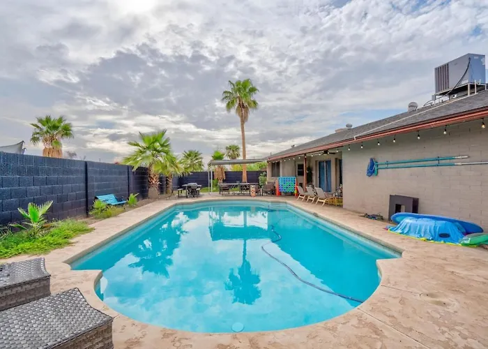 Getaway Parkwest Pool - Getaway-pool - Stadium- Westgate- King Bed Holiday home *