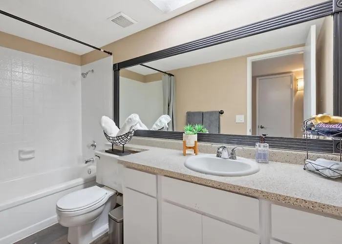 Getaway Parkwest Pool - Getaway-pool - Stadium- Westgate- King Bed