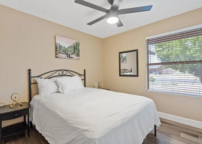 Getaway Parkwest Pool - Getaway-pool - Stadium- Westgate- King Bed Glendale