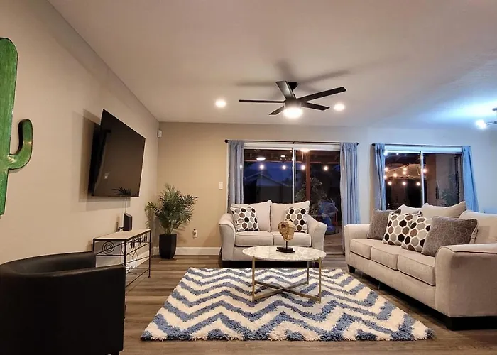 Getaway Parkwest Pool - Getaway-pool - Stadium- Westgate- King Bed Holiday home Glendale