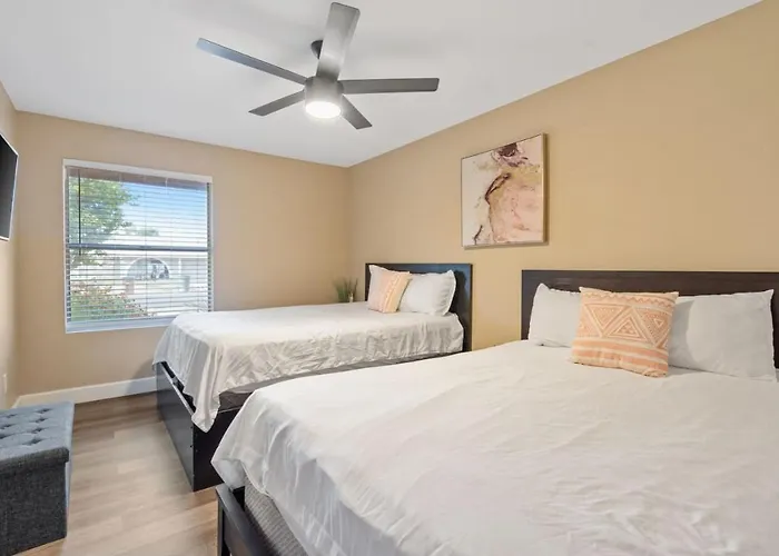 Holiday home Getaway Parkwest Pool - Getaway-pool - Stadium- Westgate- King Bed Glendale