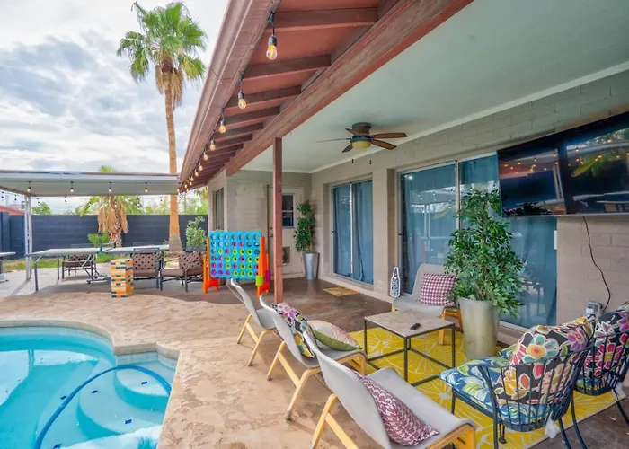 Getaway Parkwest Pool - Getaway-pool - Stadium- Westgate- King Bed